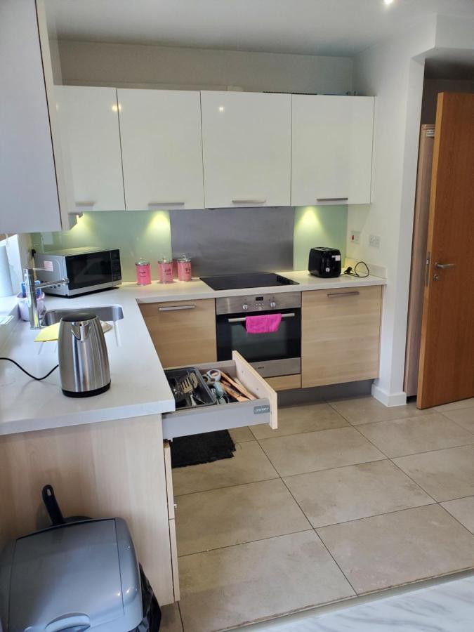 Beautiful & Elegant 2 Bed Room House 맨체스터 외부 사진